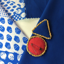 でこら半衿（青ｘ青いちご、まるさんかく、コットン）デッドストックの生地を使った半襟です。 4枚目の画像