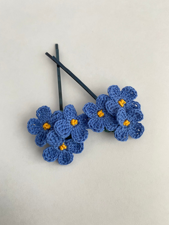 小花のヘアピン 青　レース編み 2本セット 2枚目の画像