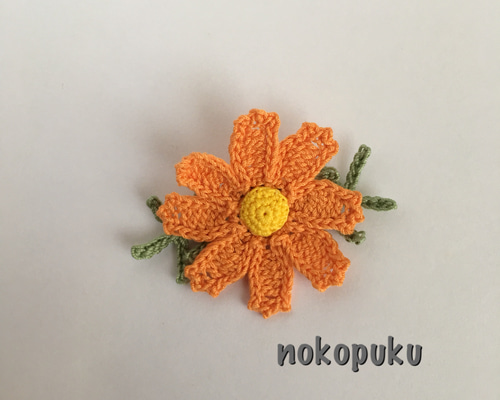 レース編みコスモスのお花ブローチ オレンジ ブローチ nokopuku