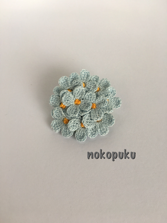 水色小花のブローチ レース編み 1枚目の画像