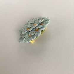 水色小花のブローチ レース編み 2枚目の画像