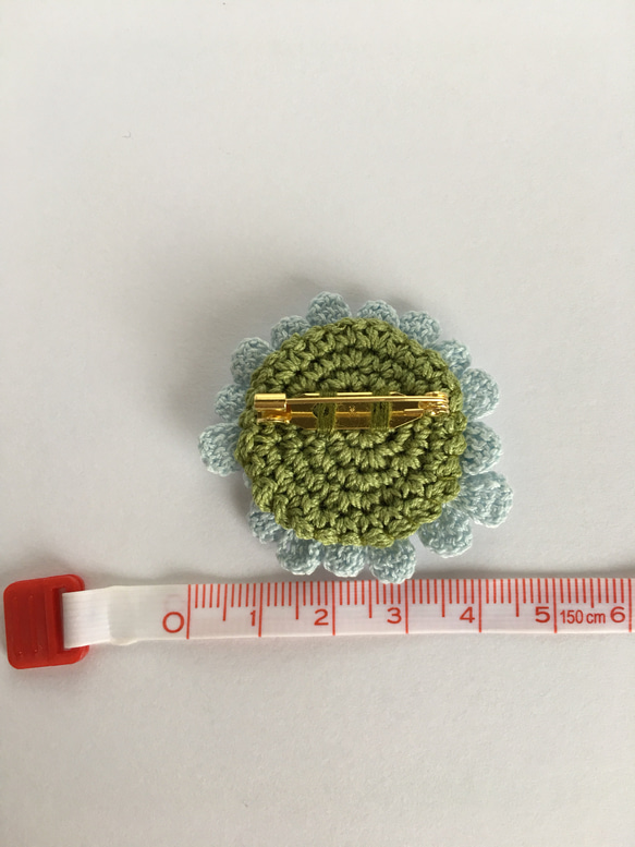水色小花のブローチ レース編み 3枚目の画像
