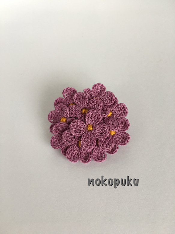 紫色小花のブローチ レース編み 1枚目の画像