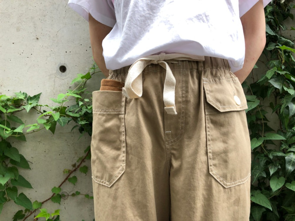 chino pants beige 第1張的照片