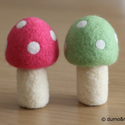 【S様ご予約品】キノコパンダマスコット【チェリーピンク色のチェリニパン＆黄緑色のキミドリコ】 2枚目の画像