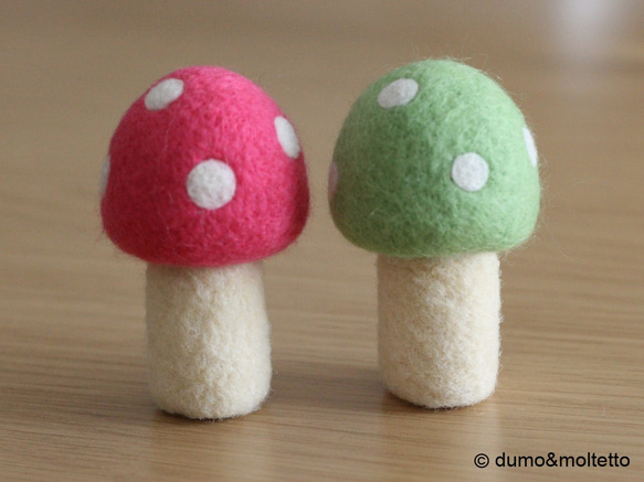 【S様ご予約品】キノコパンダマスコット【チェリーピンク色のチェリニパン＆黄緑色のキミドリコ】 2枚目の画像