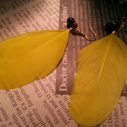 yellow  wing★フックピアス 1枚目の画像