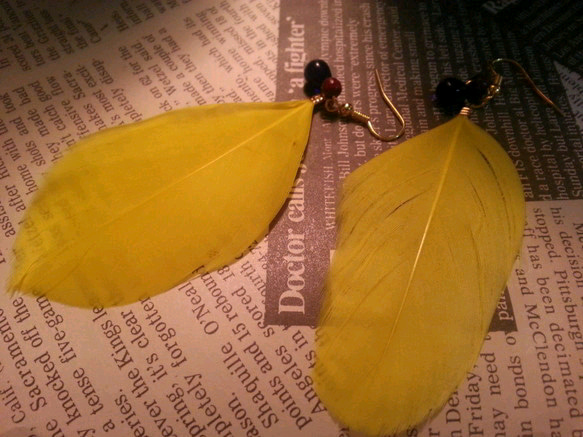 yellow  wing★フックピアス 1枚目の画像