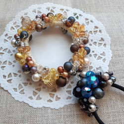 シュシュ ヘアゴム ビーズ ブラウン系