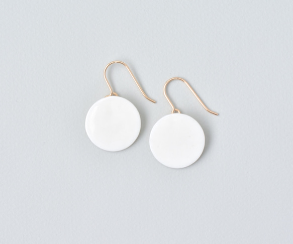 白磁のピアス- circle plate -14kgf 1枚目の画像