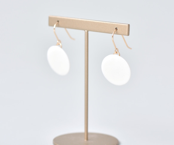 白磁のピアス- circle plate -14kgf 3枚目の画像