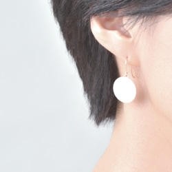 白磁のピアス- circle plate -14kgf 4枚目の画像