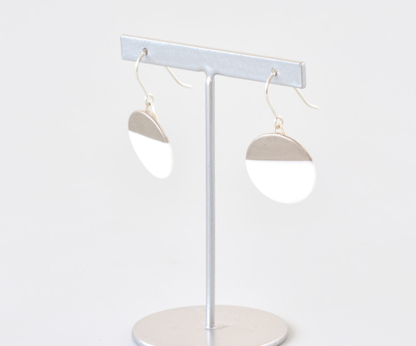 白磁金彩ピアス- circle plate/white matt gold -Silver925 3枚目の画像