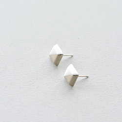 白磁金彩ピアス- square/white matt gold -Silver925 2枚目の画像