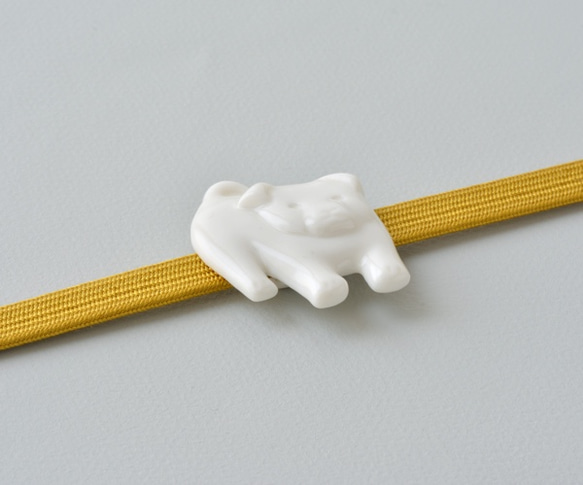 白磁の帯留（子犬） 2枚目の画像