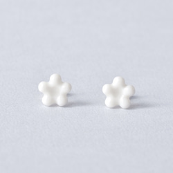 白瓷耳環（小花）14kgf *非穿孔兼容 第3張的照片