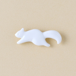 白磁のブローチ（白鳩） ブローチ HatoKumo 通販 840295｜Creema(クリーマ)