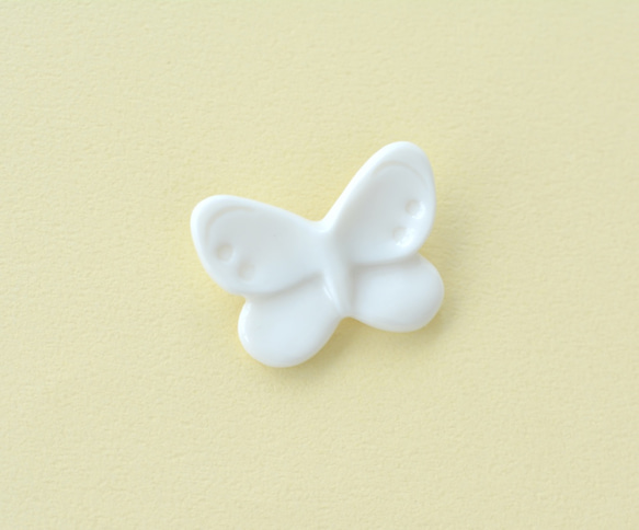 白瓷胸針（白蝴蝶） 第1張的照片