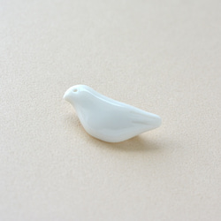 白磁のブローチ（白鳩） 2枚目の画像