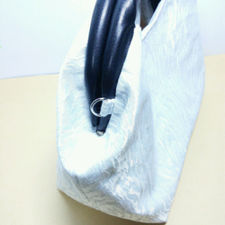 静香様専用、小ぶりなホワイト フレイム(白炎)柄バッグ-丸タイプ 5枚目の画像