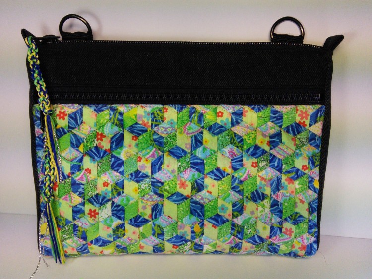 ポップなポシェットで跳ねるようにお出かけ！