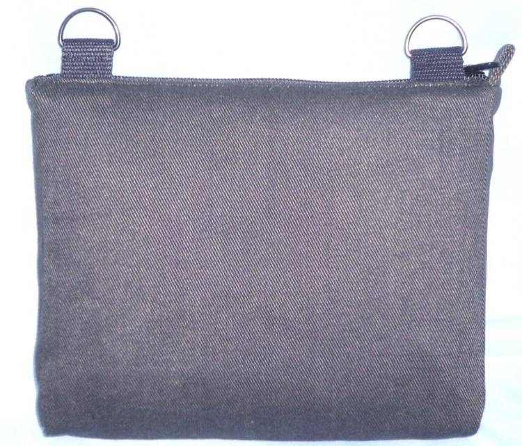 ポップなポシェットで跳ねるようにお出かけ！