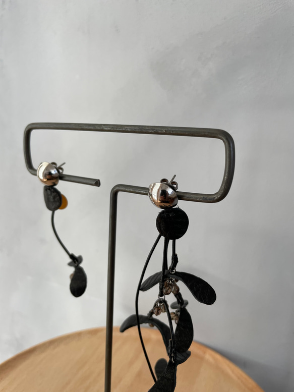 mistletoe earrings(BLACK) 細　イヤリング 4枚目の画像
