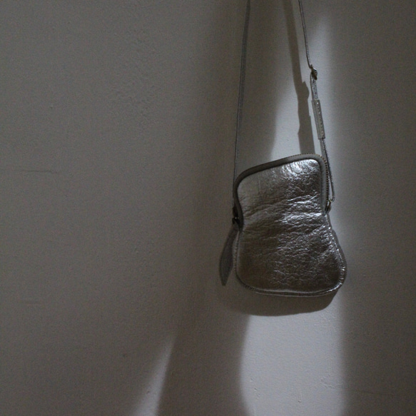 受注製作　'pebbles' minimal wallet bag (shiney silver) ピニャテックス 2枚目の画像
