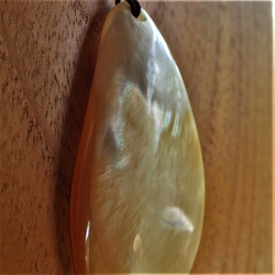 バリ島産白蝶貝　ペンダントトップ　大きめ滴型 10枚目の画像