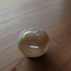 沖縄産夜光貝　ビーズ　変形球型 5枚目の画像