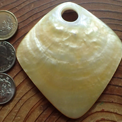 バリ島産白蝶貝　ペンダントトップ　菱形 4枚目の画像