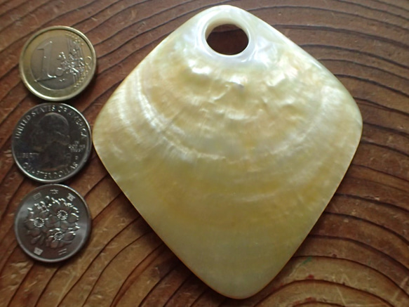 バリ島産白蝶貝　ペンダントトップ　菱形 4枚目の画像