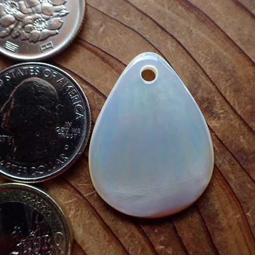 白蝶貝のトップ フィリピン産白蝶貝 滴型ペンダントトップ ペンダントトップ