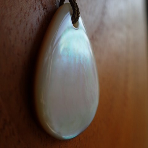 フィリピン産白蝶貝 滴型ペンダントトップ ペンダントトップ