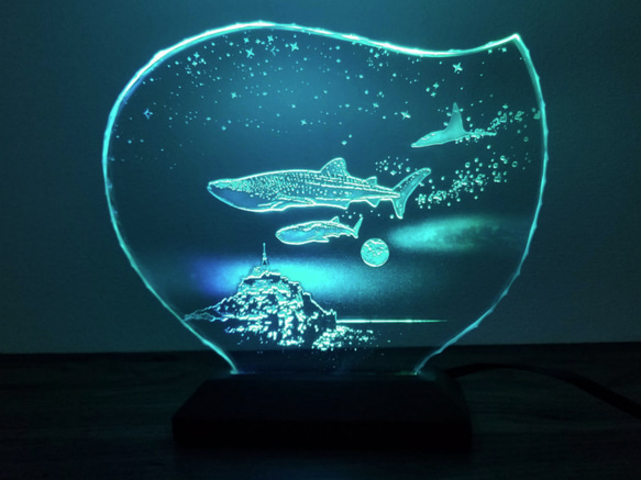 ジンベイザメ・マンタ・モンサンミッシェル　ガラスエッチングパネル・LEDスタンドセット（ランプ・ライト・照明） 9枚目の画像