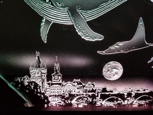 星降る夜・クジラ・マンタ/プラハ　ガラスエッチングパネル Lサイズ・LEDスタンドセット 3枚目の画像