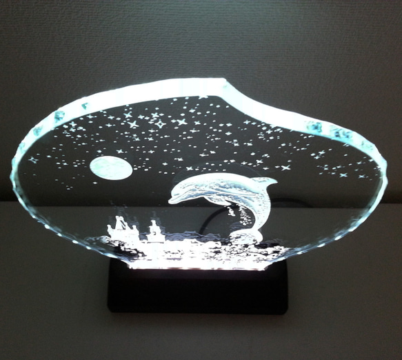 星降る夜・イルカ・プラハ　ガラスエッチングパネル Mサイズ・LEDスタンドセット 3枚目の画像