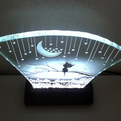 星降る夜・ネコ　ガラスエッチングパネル（三日月） Mサイズ・LEDスタンドセット　（ねこ・猫） 4枚目の画像