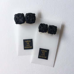 ○とX・黒x黒・普通サイズ・ビーズ・刺繍・耳飾り金具変更可 1枚目の画像