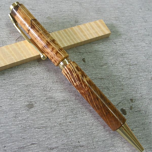 【樫】スポルテッド木軸ボールペン　自然が作る模様が素敵【即日発送】　　　　　　　★シャープペンに変更可（右の項目）