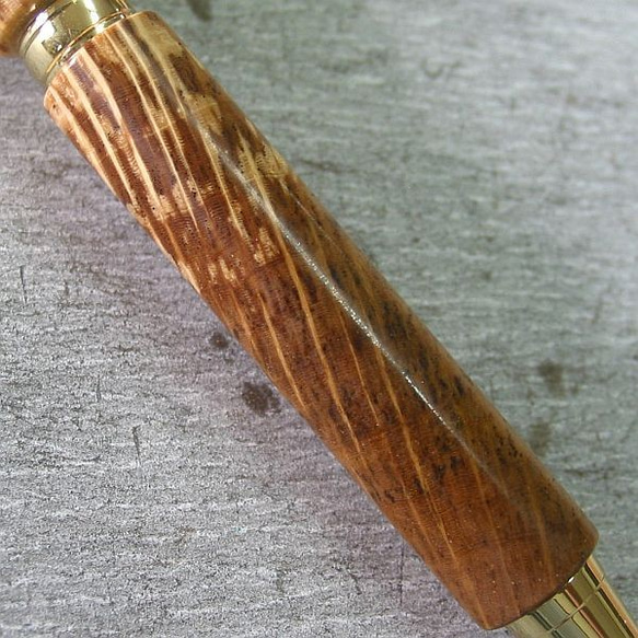 【樫】スポルテッド木軸ボールペン　自然が作る模様が素敵【即日発送】　　　　　　　★シャープペンに変更可（右の項目） 4枚目の画像