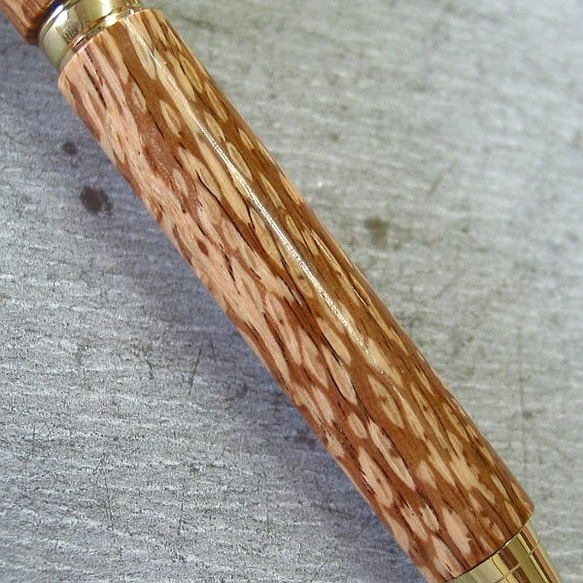 【樫】スポルデッド木軸ボールペン　独特の色と模様が素敵【即日発送】　　　　　　　★シャープペンに変更可（右の項目） 4枚目の画像