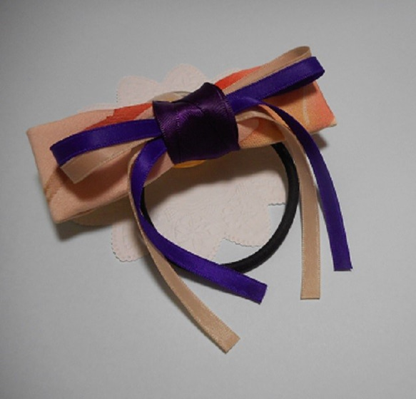 １点のみSALE☆正絹とサテンのリボンゴム（橙花紫肌）ぷちセール　ヘアゴム 2枚目の画像