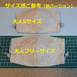 Sold☆4層立体マスク☆Sサイズのみ（ブルー系小花）コットン＆ダブルガーゼ 4枚目の画像