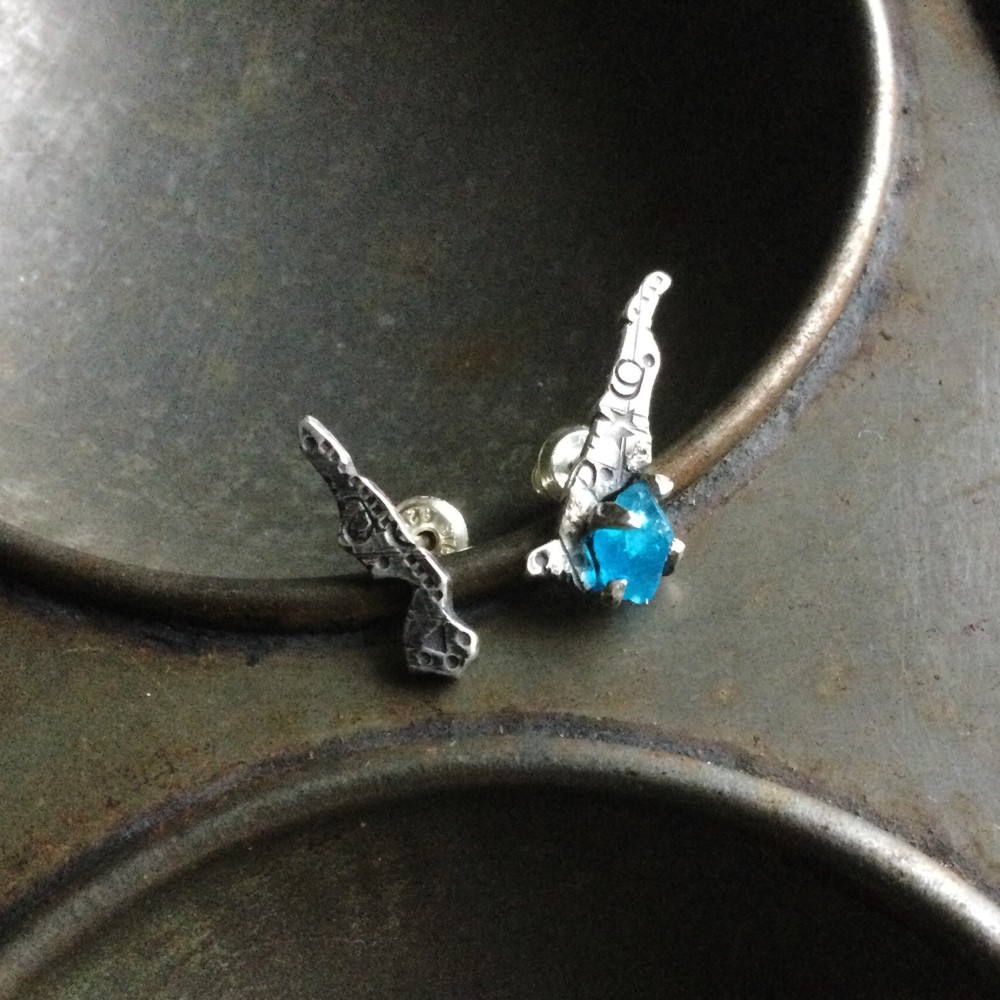 グラフィティーピアス　ネオンアパタイト