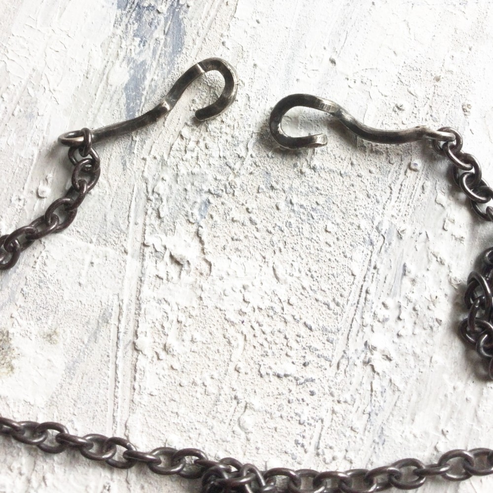 うごめき　琥珀　ネックレス