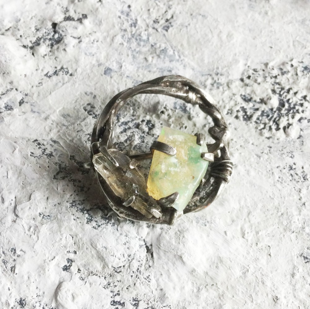 バーブドワイヤー　ペンダントネックレス　オパール＆水晶