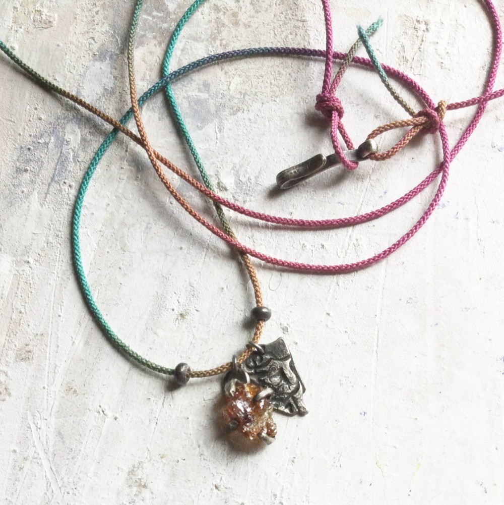 スぺサルティンガーネット原石　チョーカー&ネックレス