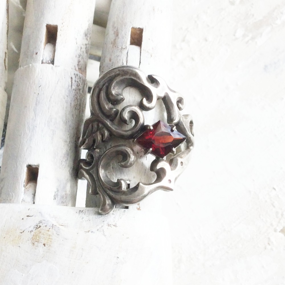 ハートの王様　リング　ガーネット