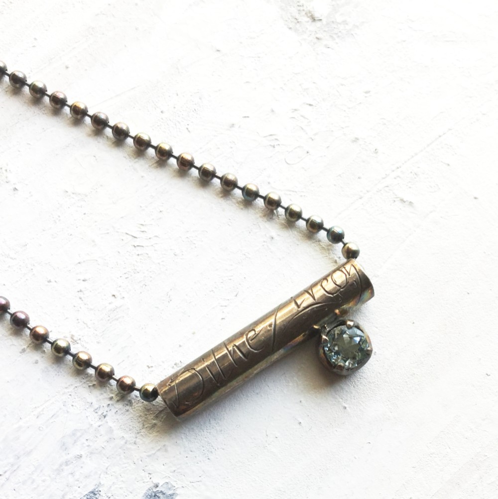 TUTU　ブルージルコンネックレス